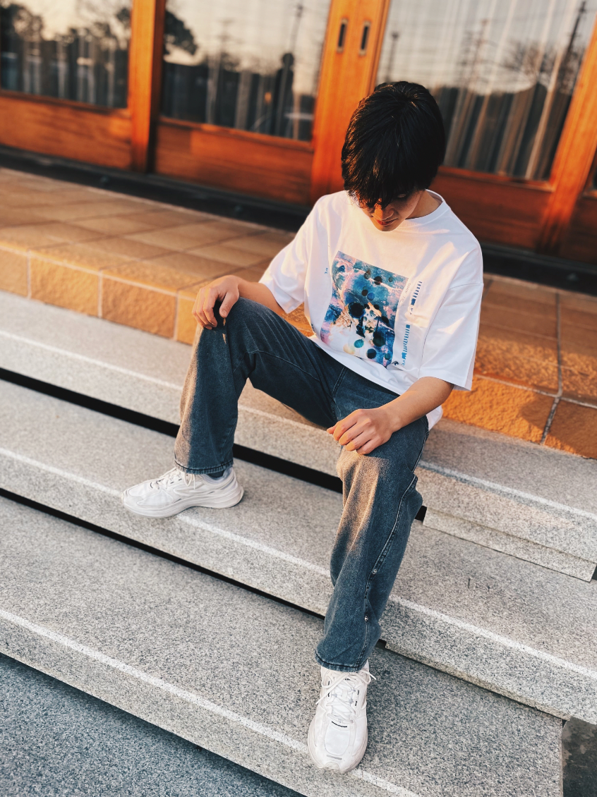 "Floating Girls" Big silhouette T-shirts