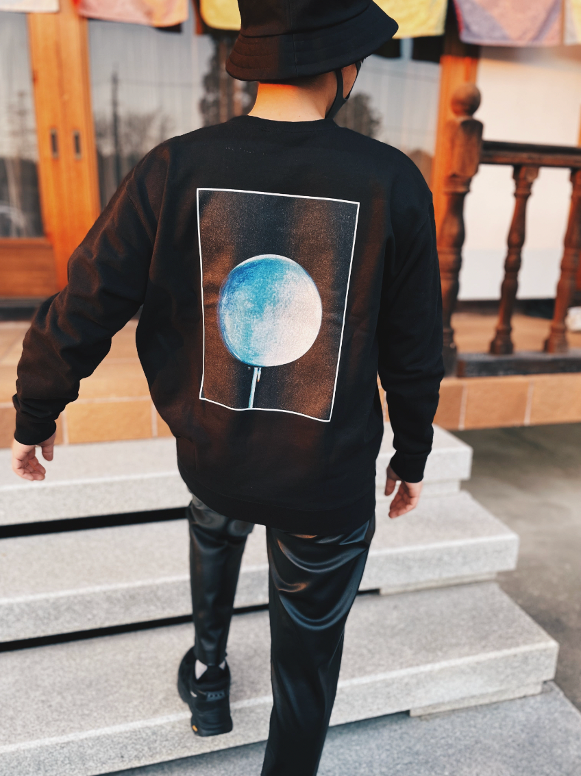 "Floating Girls" Designed Sweat  Black